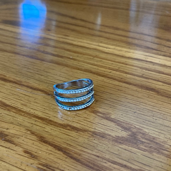 None Jewelry - Chic Silver Multi-Band Ring (PLEASE READ DESCRIPTION) size 9